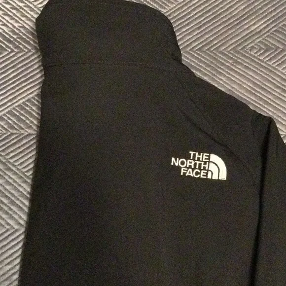 The North Face black medium jacket for women. - Picture 5 of 7